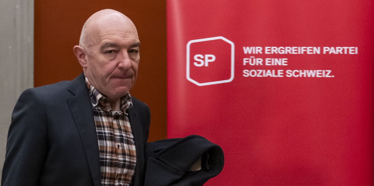 Staenderat Daniel Jositsch, SP-ZH, verlaesst die Fraktionssitzung ueber das SP Ticket zur Nachfolge von Bundespraesident Alain Berset an der Bundesratswahl vom 13. Dezember, am Freitag, 24. November 2023, in Bern. (KEYSTONE/Peter Schneider)
