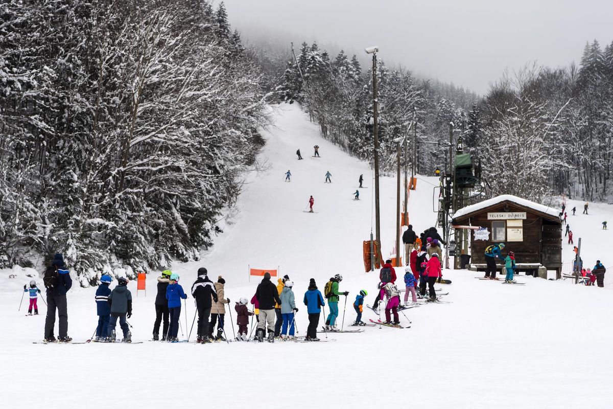 Installé au village de Saint-Cergue, le téléski du bois a accueilli du monde jusqu’à la fin des relâches.