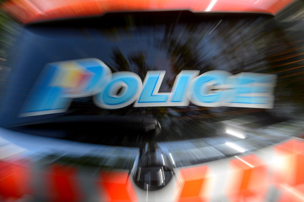 Une voiture portant le logo de la police genevoise, photographie pour des photos d’illustration, ce vendredi 31 juillet 2015 a Geneve. (KEYSTONE/Martial Trezzini)