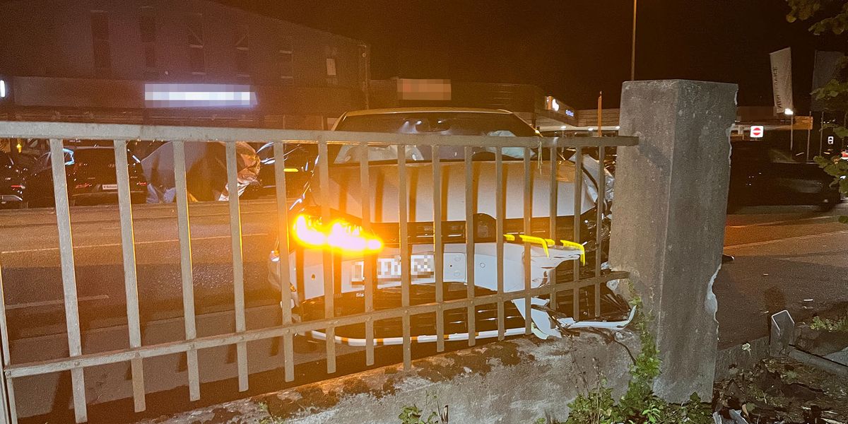 N-chtlicher-Unfall-in-Liestal-46-J-hriger-kracht-in-der-Nacht-vom-WM-Finale-in-einen-Gartenzaun