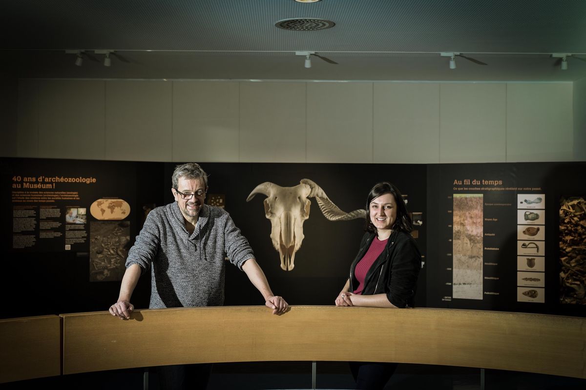 Jean-Christophe Castel et Mila Musy ont monté l’exposition du Muséum d’histoire naturelle qui explique ce qu’est l’archéozoologie.