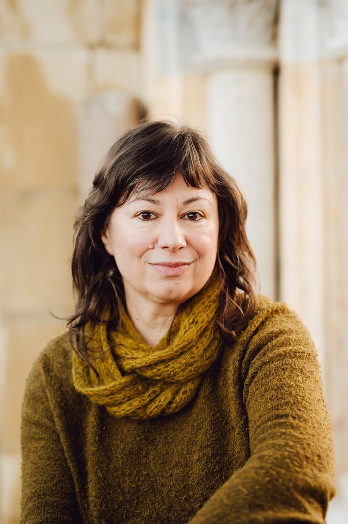 Myriam Chirousse, une grande plume, qui publie son cinquième roman, «L’homme au perroquet vert».