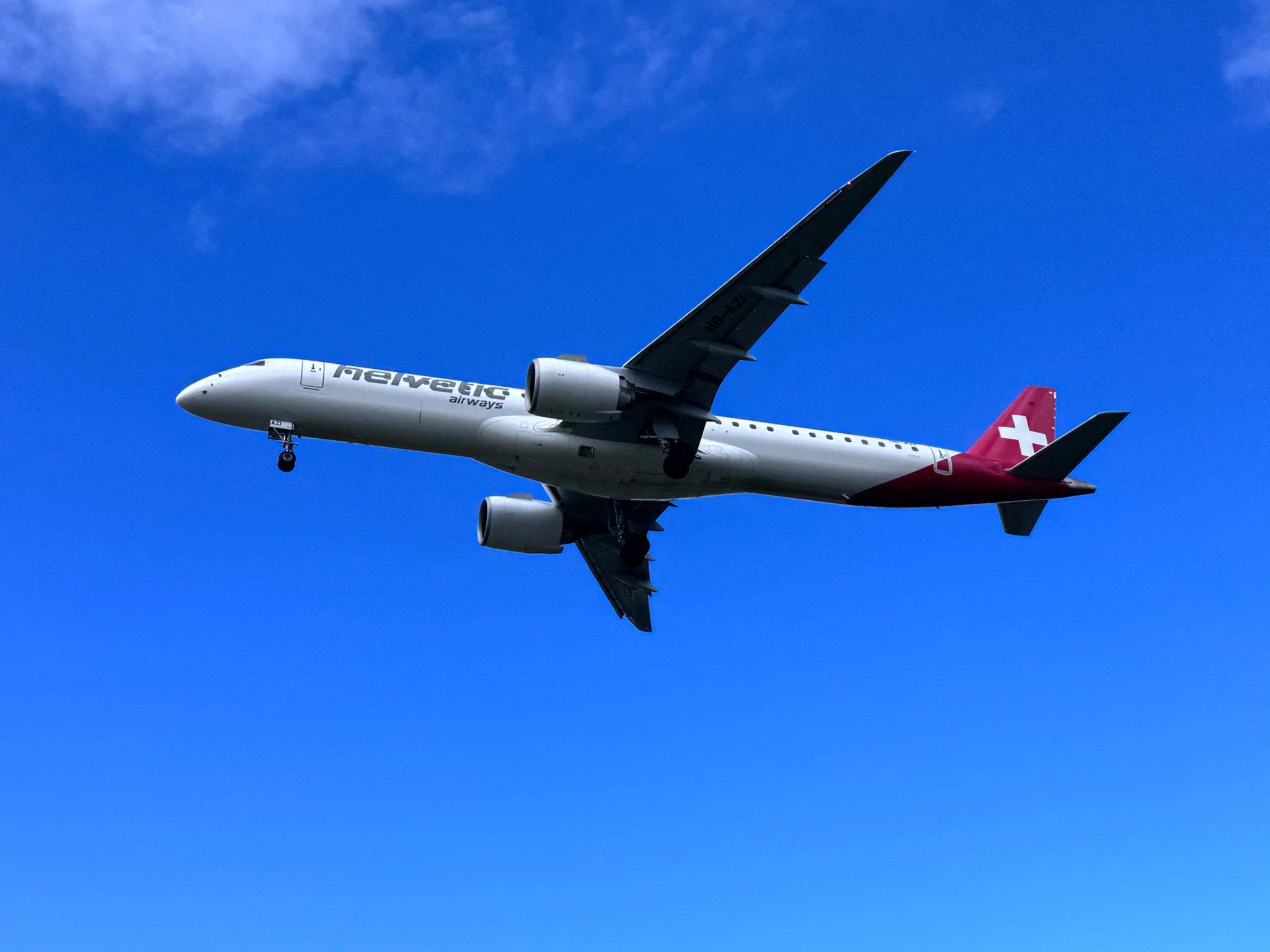Demi-tour dans le ciel: Septante-huit passagers ramenés à Zurich après une alerte dans le cockpit