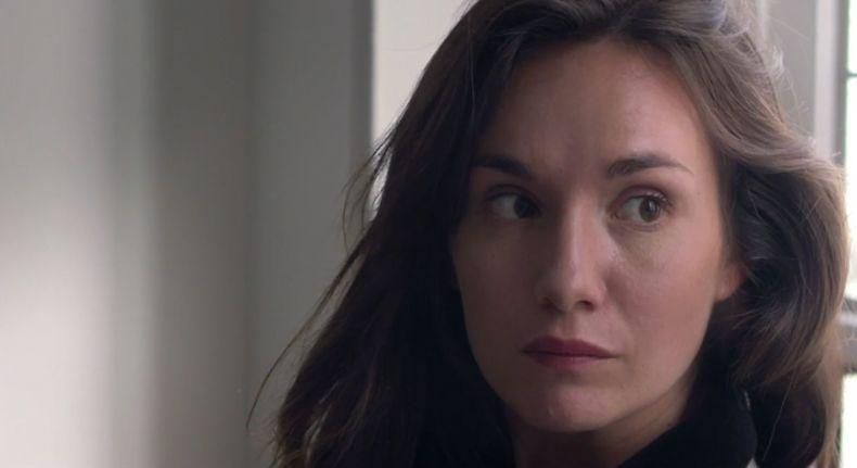 «Je me suis rendu compte que chaque année, des dizaines de milliers de femmes doivent avoir recours à des ablations partielles ou totales du sein à titre préventif - pour éviter le pire. Et nous sommes chanceuses que le problème soit parfois pris à temps. Mais dans la majorité des cas, ce sont des féminités touchées à vif, bien que la finalité soit "positive" médicalement parlant. J’avais envie de leur donner une voix.» - Coralie Lavergne 