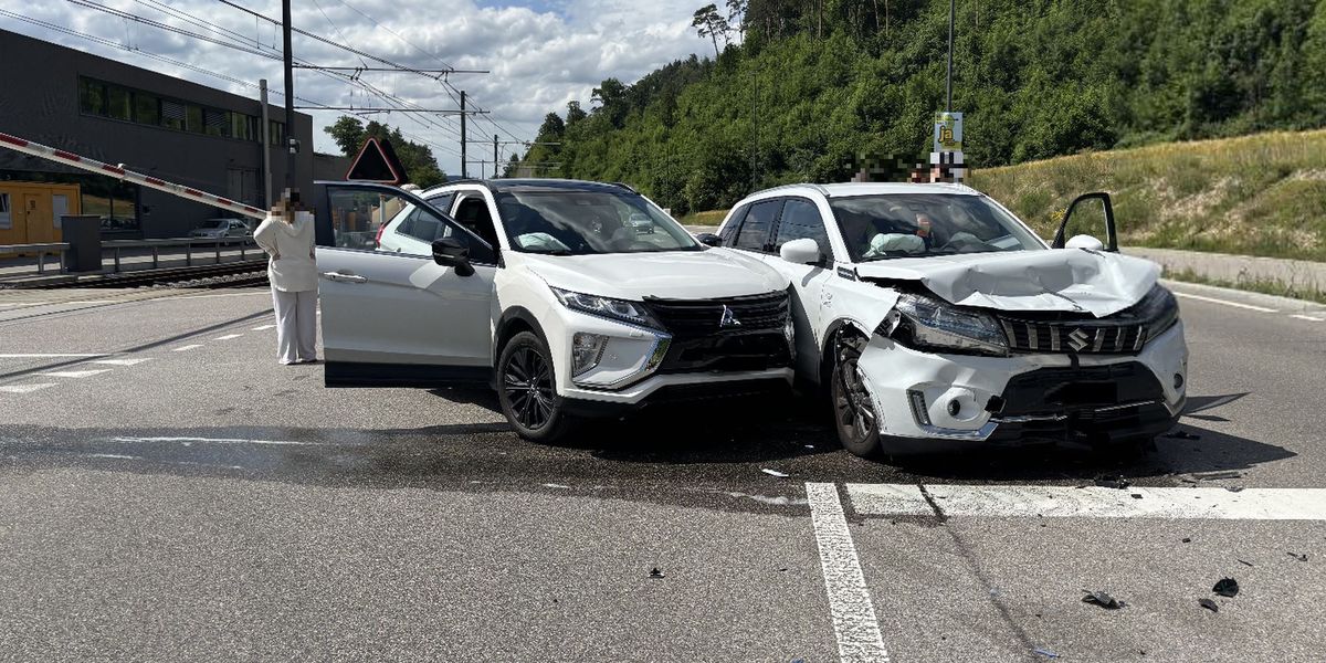 Unfall-im-Baselbiet-Zwei-Verletzte-nach-Frontalcrash-in-H-lstein