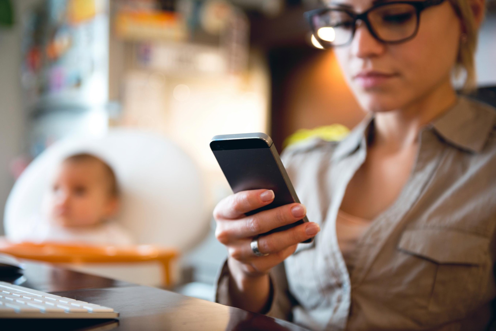 Dürfen Eltern Das Handy Der Kinder Wegnehmen Eltern am Handy: Was das für die Kinder bedeutet | Tages-Anzeiger