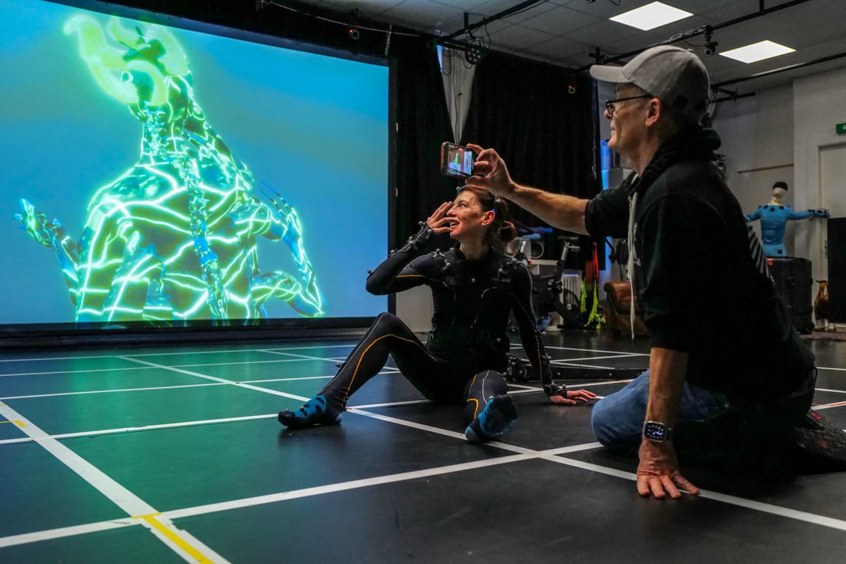 Genève le 15-12-2023
Gilles Jobin. Genève Pionnier de la VR, le chorégraphe Gilles Jobin a transformé son studio et l'a équipé pour capturer le mouvement en 3D. Ses pièces son dansées sur place et projetées partout dans le monde (les danseurs.euses. sont munie.s de capteurs et apparaissent sous la forme d'avatars).