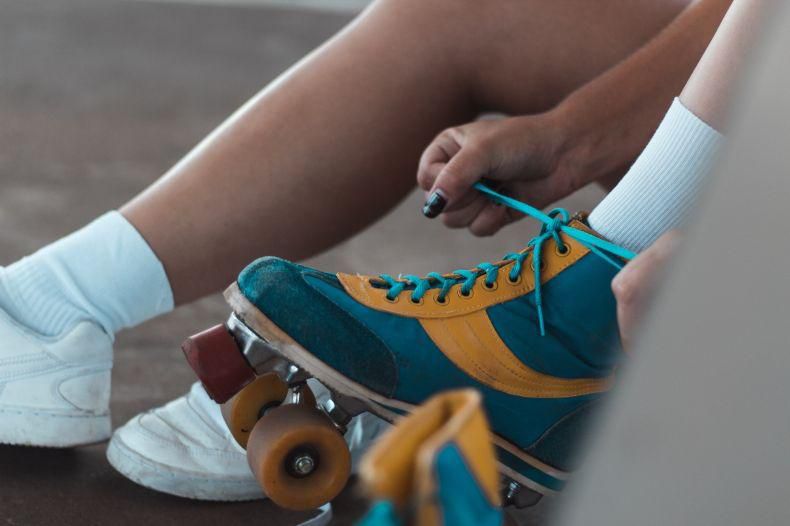 Un brin vintage, les rollers quads vivent un retour de hype, ses nouvelles recrues? Particulièrement des femmes entre 30 et 40 ans, selon Silvia Bernhard, présidente du Lausanne Roller Skate Club.