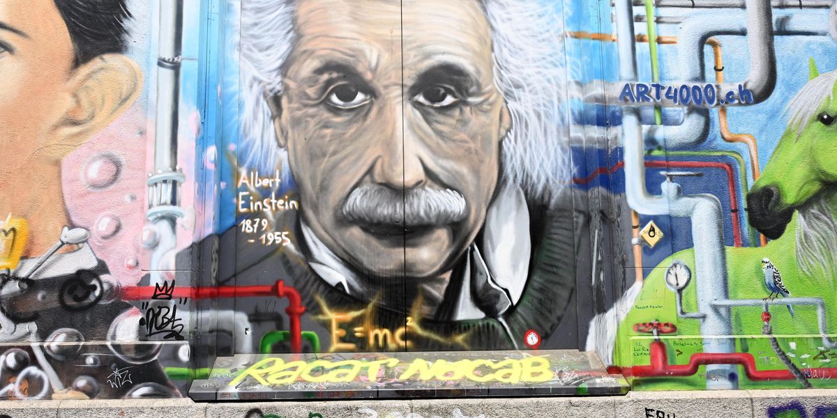 BaZ-Sommerr-tsel-mit-minu-Nummer-14-In-welchem-Basler-G-sslein-schaut-Einstein-von-der-Wand-