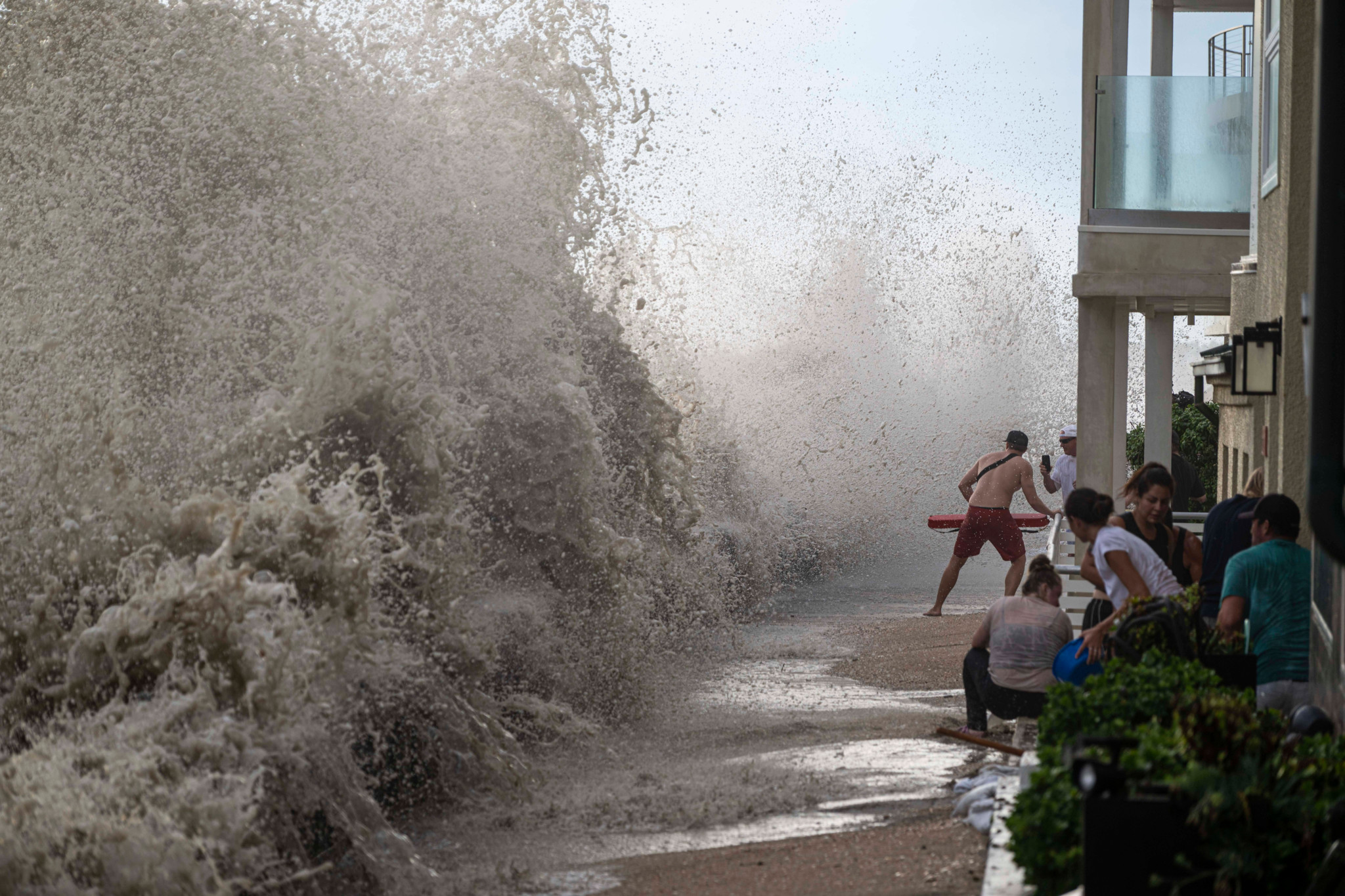 Phénomène El Niño: Un océan en furie, l’autre en sommeil et 3500 feux au milieu