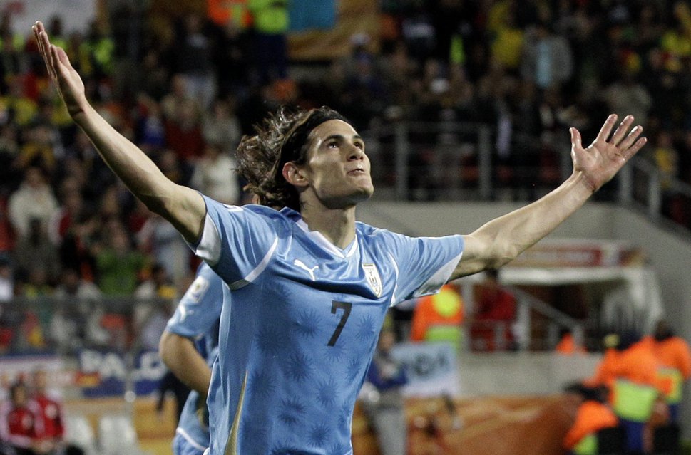 Edinson Cavani vom WM-Vierten Uruguay wechselt innerhalb der Serie A von Palermo zu Napoli. Der 23-jährige Stürmer hatte in Südafrika im Spiel um Platz 3 gegen Deutschland (2:3) ein Tor geschossen.