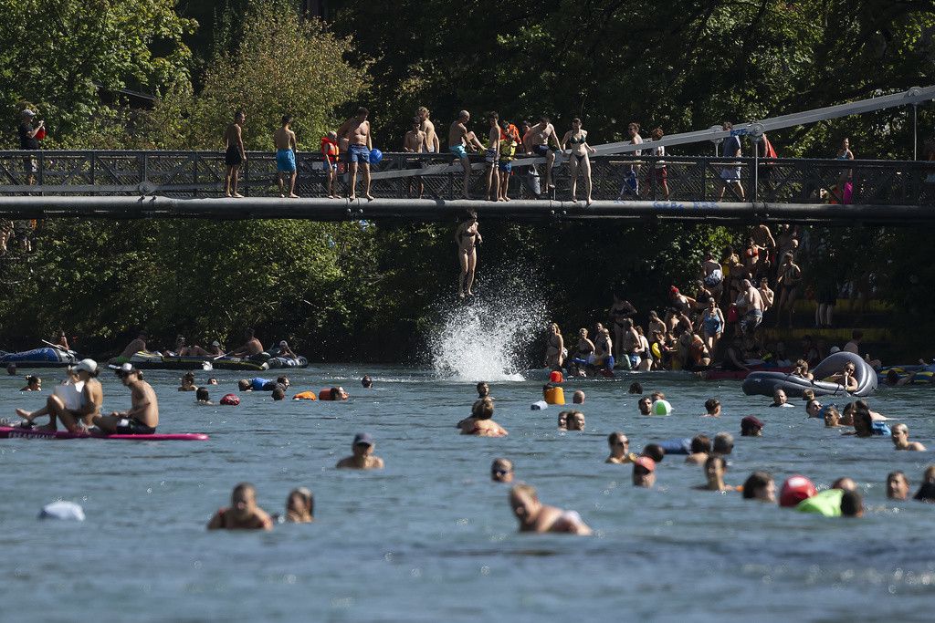 Dichtstress in der Aare und beim Schönausteg bei Bern.