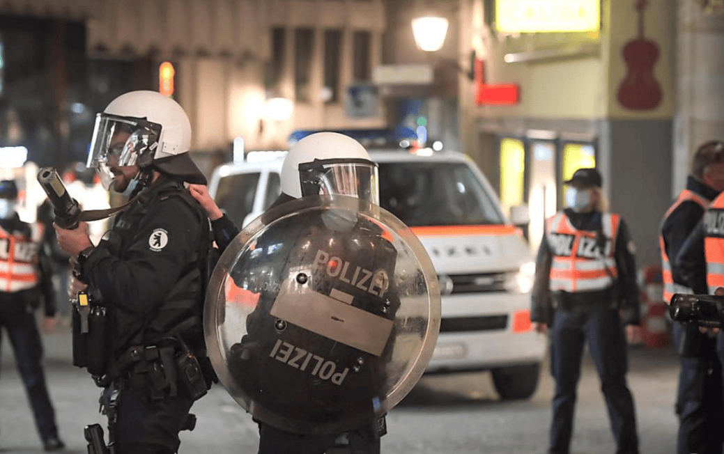 Selon la police, de nouveaux appels ont été lancés sur les réseaux sociaux pour semer la violence dimanche soir à Saint-Gall.