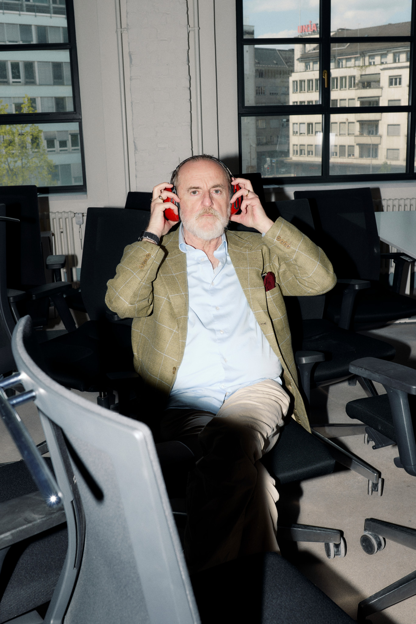 Satiriker Peter Schneider im Interview: Warum nette Kollegen im Grossraumbüro zu Nervensägen werden