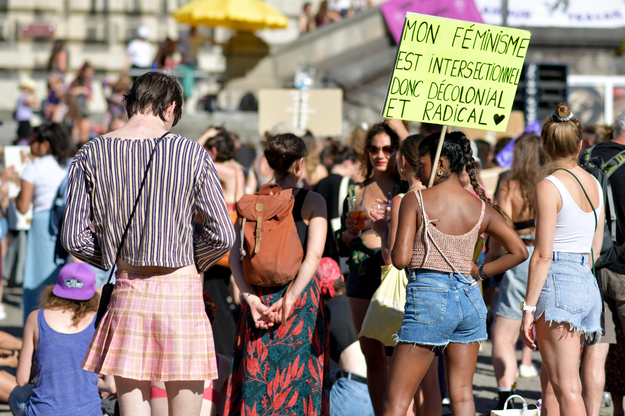 À Lausanne, le rassemblement a lieu sur la place de la Riponne avant le cortège dans les rues du centre-ville.