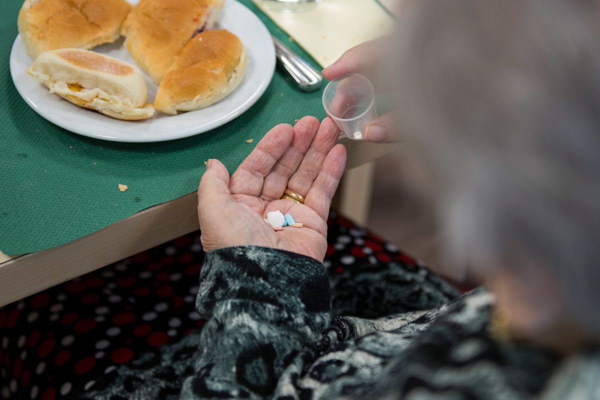 Alters und Pflegeheim Staub/Kaiser-Haus in Elsau.

Die tägliche Ration Medikamente.

(Tamedia AG/Thomas Egli, 18.2.2016)