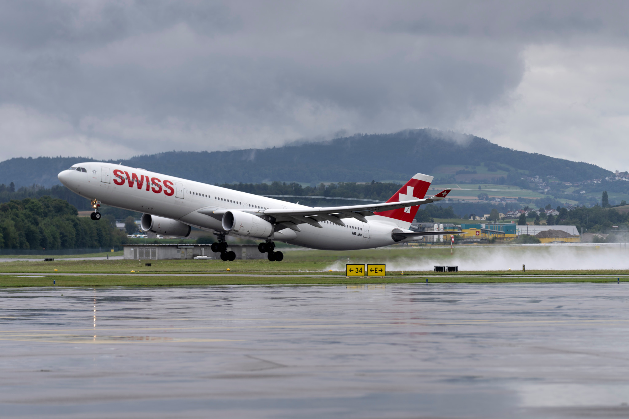 Vol Swiss vers New York: Un avion parti depuis Zurich atterrit en urgence à Terre-Neuve