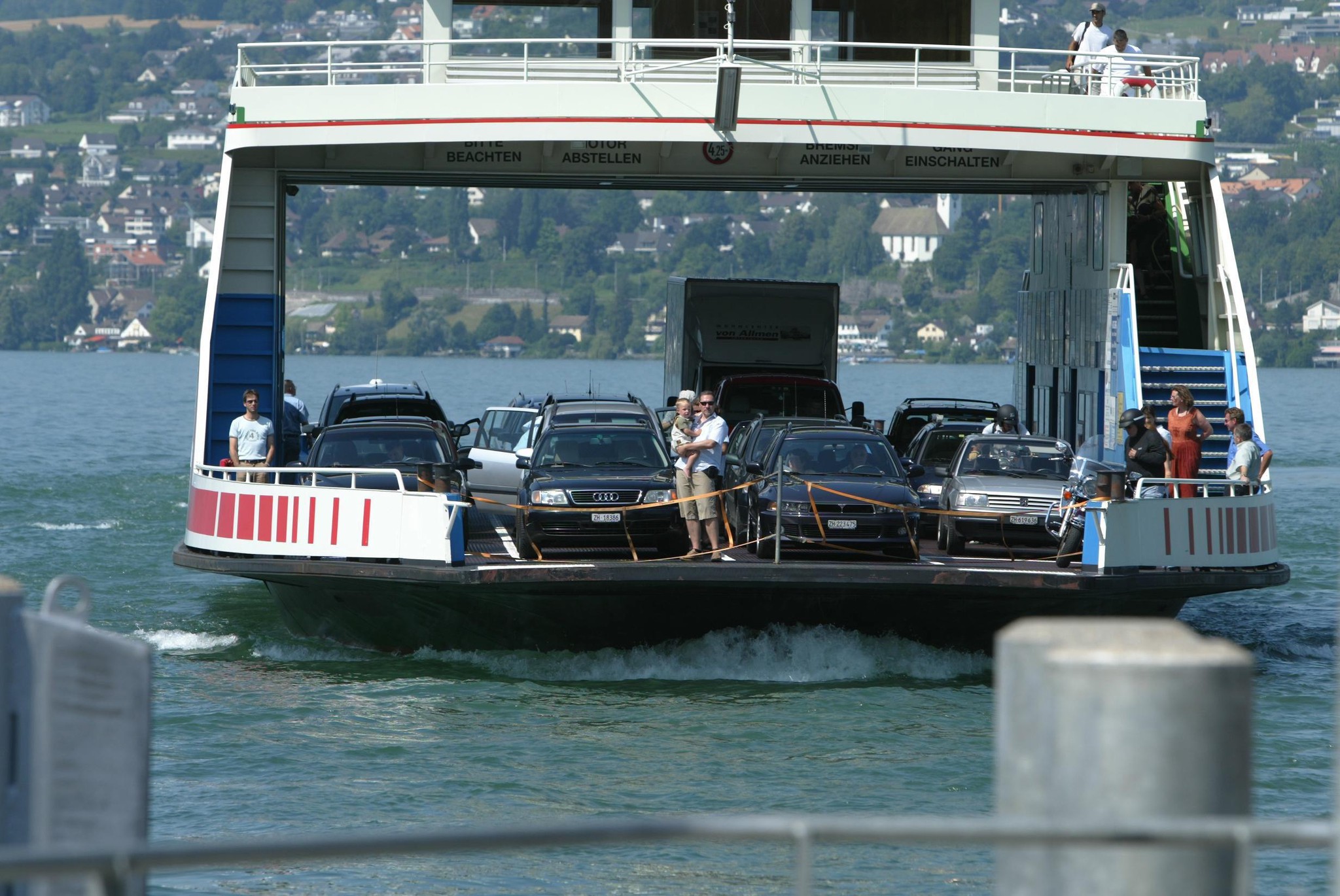 Anlässlich der Street Parade  und des Rapperswiler Seenachtfests verdichtet die Zürichsee-Fähre kommenden Samstag ihren Fahrplan.