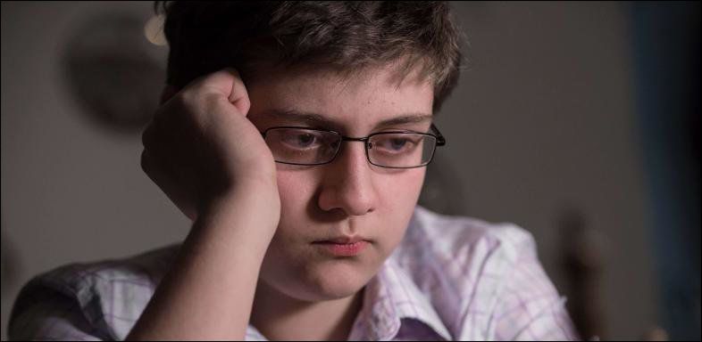 Samuel Sevian est désormais le plus jeune Grand maître aux échecs de l'histoire américaine. Samuel Sevian est désormais le plus jeune Grand maître aux échecs de l'histoire américaine.