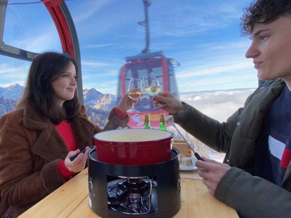Une fondue pourra de nouveau être dégustée dans un téléphérique. (Photo d’archives)