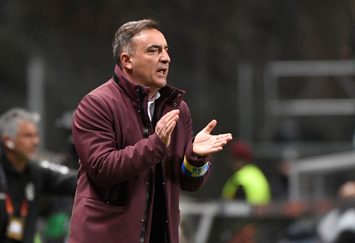 Sporting Braga's Portuguese coach Carlos Carvalhal claps during the UEFA Europa League quarter-final, first-leg football match between SC Braga and Glasgow Rangers, at the Municipal stadium of Braga on April 7, 2022. (Photo by MIGUEL RIOPA / AFP)