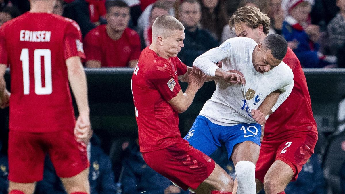 Football La France Maintenue De Justesse Les Pays Bas Et La Croatie 