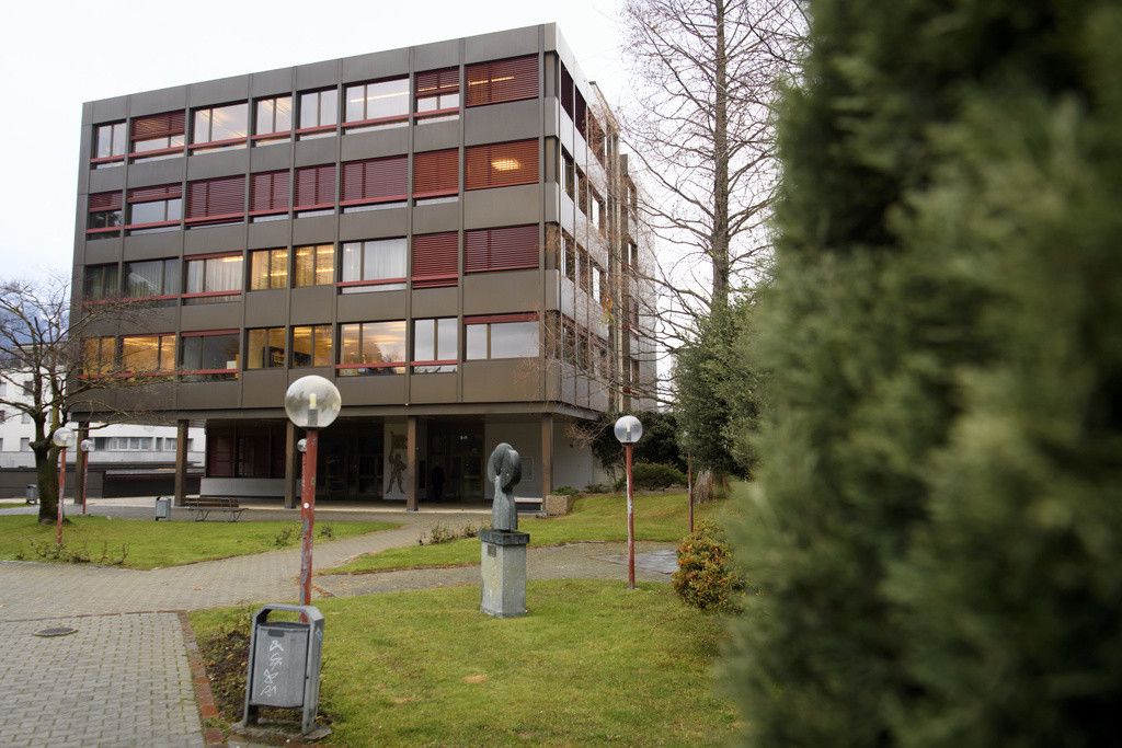 Le batiment du Tribunal du District de Sierre photographie ce lundi 9 decembre 2019 a Sierre. (KEYSTONE/Laurent Gillieron)