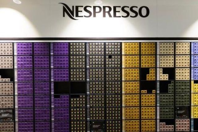 Nestec, le centre de recherches de Nestlé et détenteur des brevets pour les machines Nespresso, avait tenté de faire interdire la vente en Allemagne de dosettes étiquetées «Nespresso-compatibles» sans licence ad hoc.