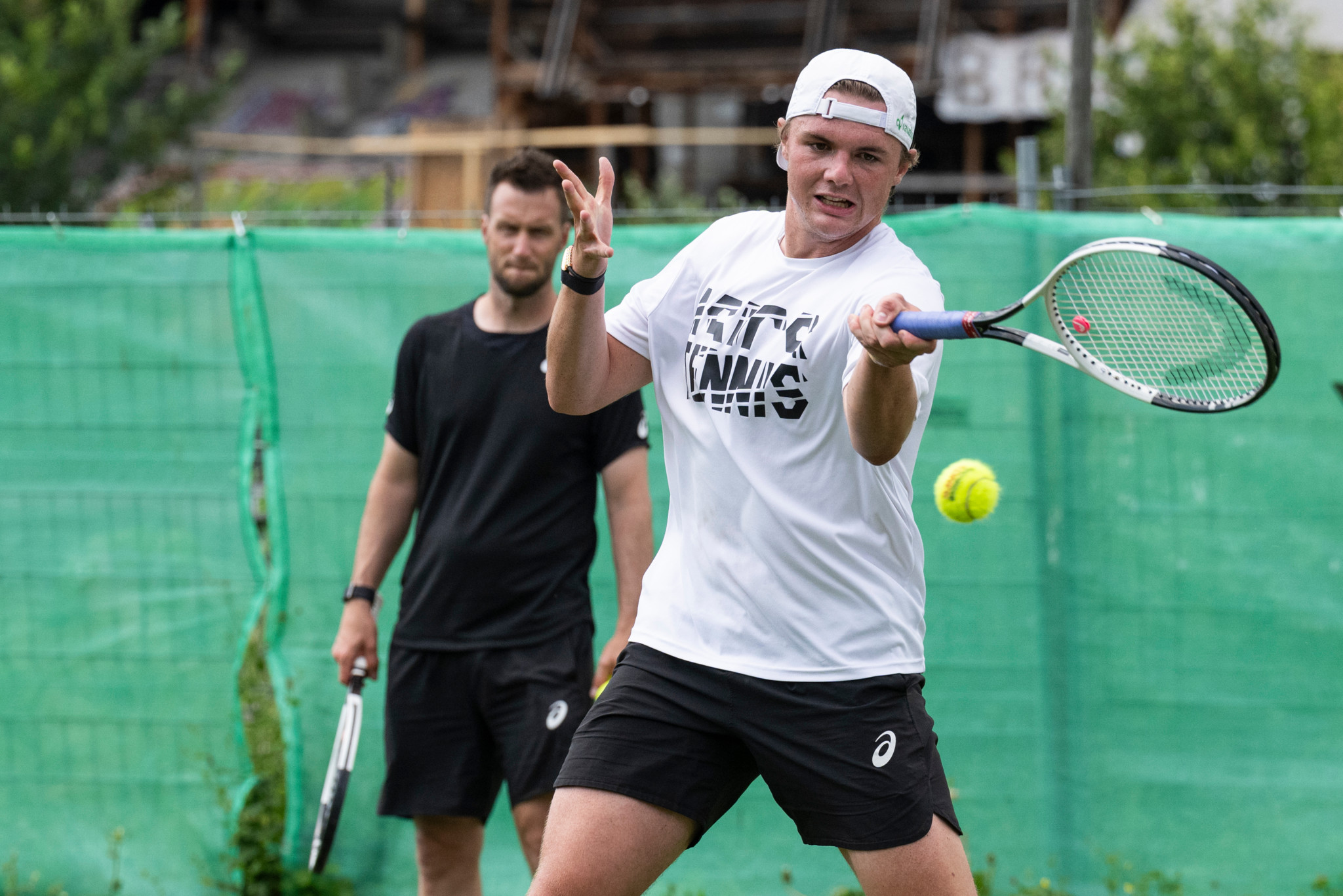 Roger Federer spielen für 30 Franken: Tennis auf Rasen in Biel