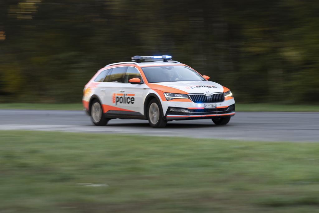 Les autorités valaisannes ont traqué un véhicule volé ce lundi et ont tiré sur les pneus sans réussir à stopper le véhicule.
