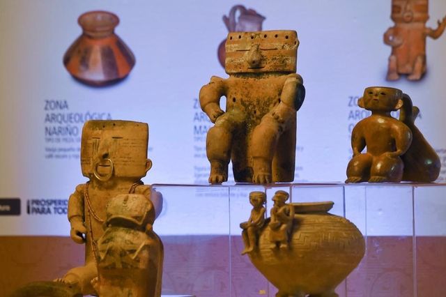 Des figurines précolombiennes, des pièces du trésor remis par Madrid aux autorités colombiennes.