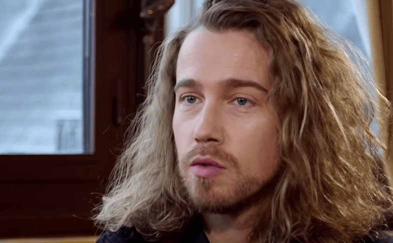 Julien Dore Rend Hommage A Sa Maman Decedee Le Matin