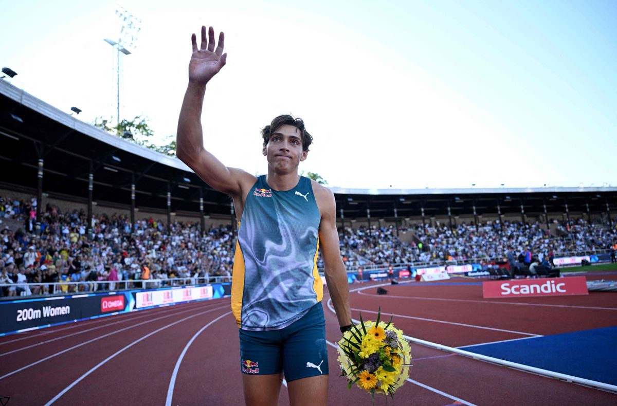 Sweden’s Armand Duplantis waves after failing to clear 6.25m in his last world record attempt but winning the Men's Pole Vault event of the Stockholm Diamond League athletics meeting in Stockholm, Sweden, on June 2, 2024. (Photo by Jonathan NACKSTRAND / AFP)