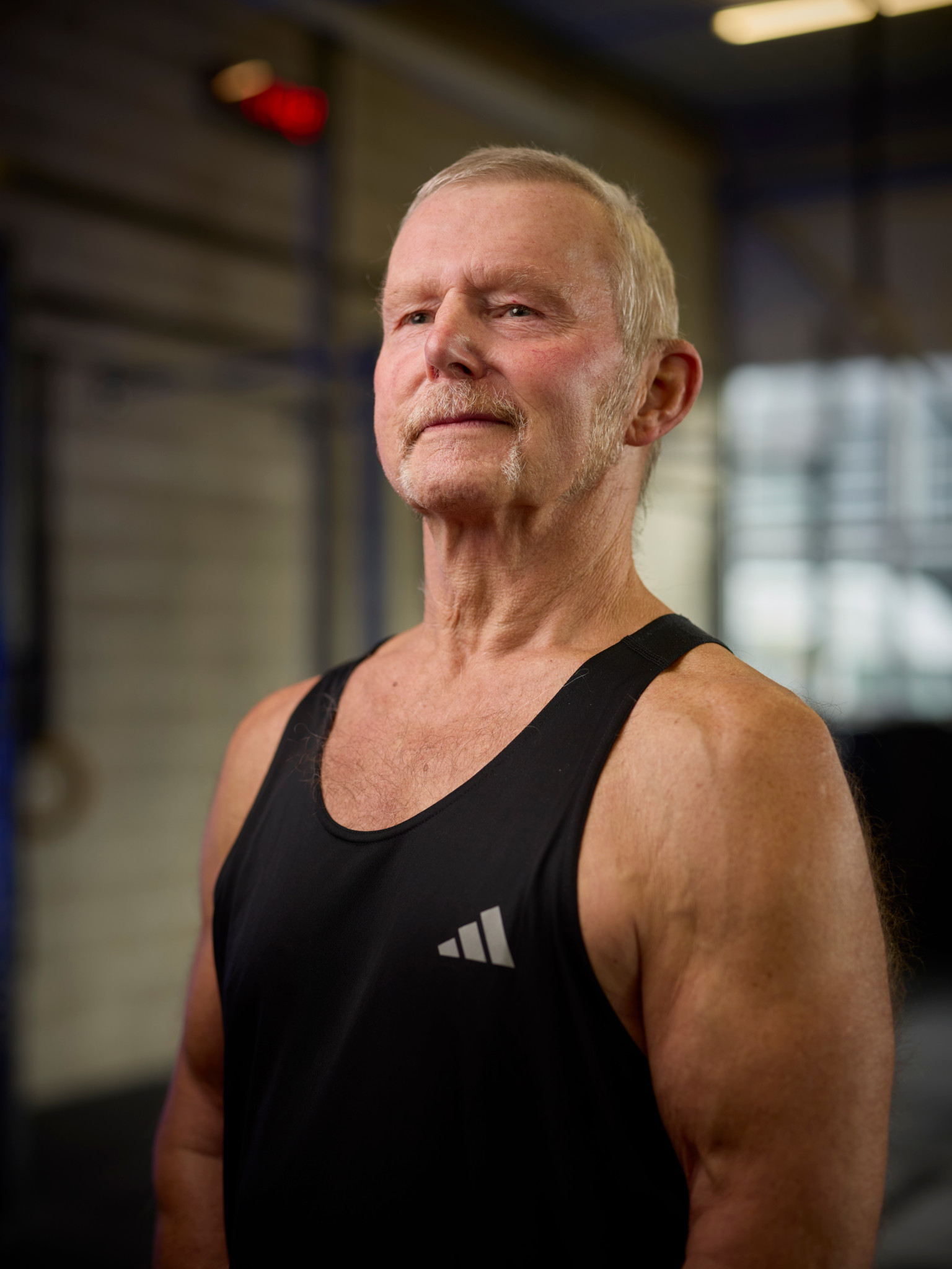Cressier, le 3 octobre 2024. Jean-Louis, le mari de Raymonde, tous deux participants du cours Master, pour les senior, le jeudi au Crossfit 975.   Photo Yvain Genevay / Le Matin Dimanche