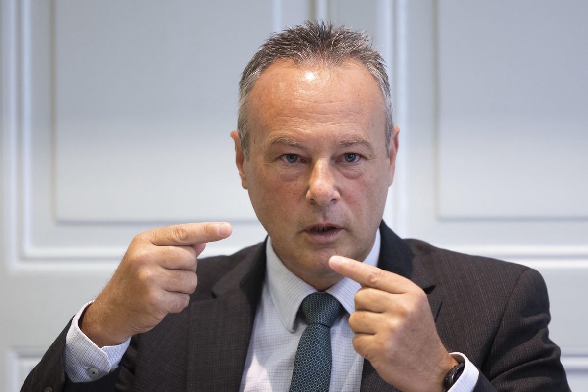 Stéphane Rossini, directeur de l'Office fédéral des assurances sociales, parle lors d'une conférence de presse à Berne le 6 août 2024.