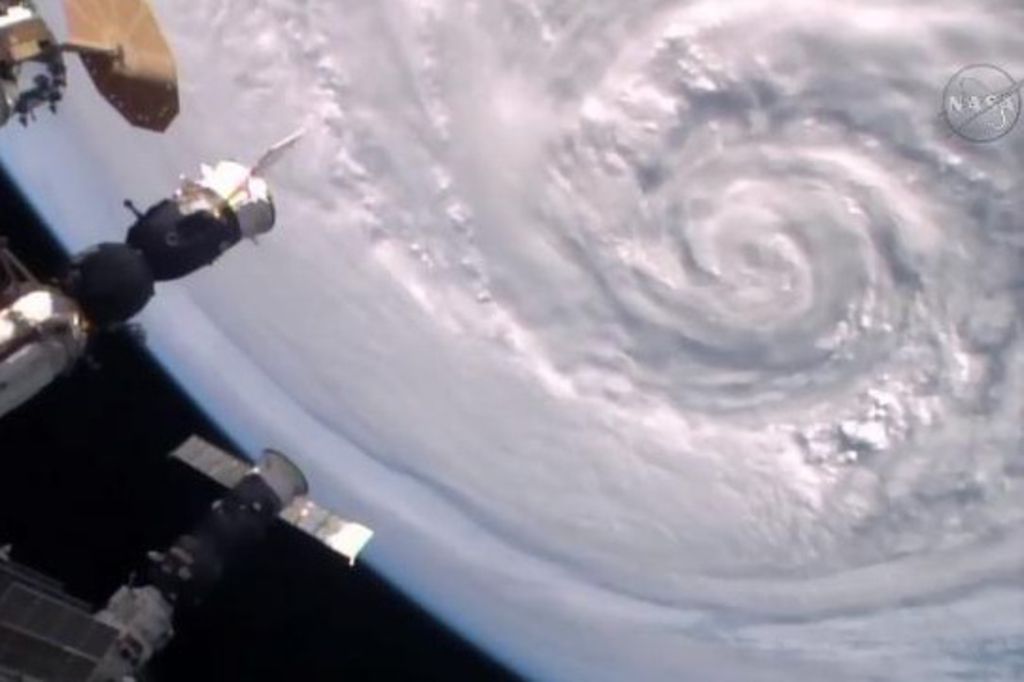 L'ouragan Alex rétrogradé en tempête tropicale