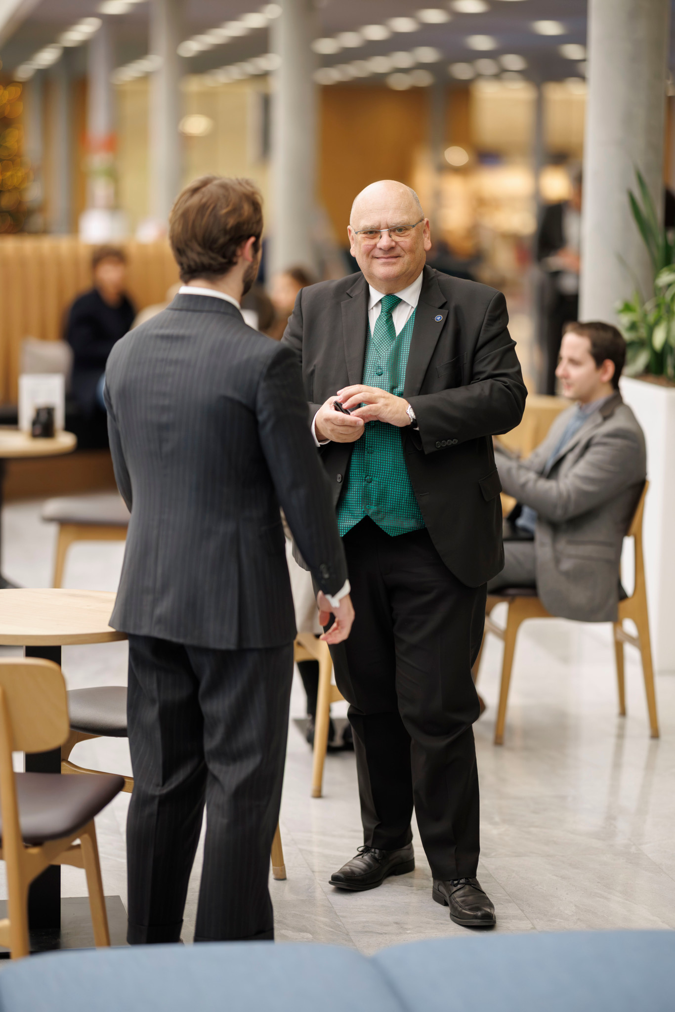Elite-Hotelfachschule in Lausanne: Halten sich Studierende an den Dresscode? Der «Werte-Botschafter» zückt auch mal die Rote Karte