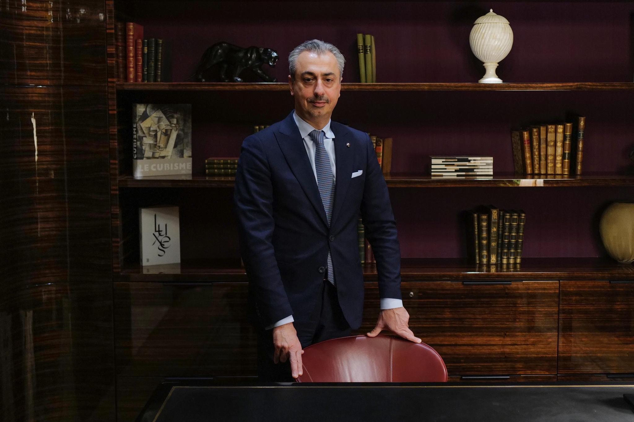 Alessio Minetto est un nouveau visage parmi la quinzaine de figures du monde des cinq-étoiles genevois.
