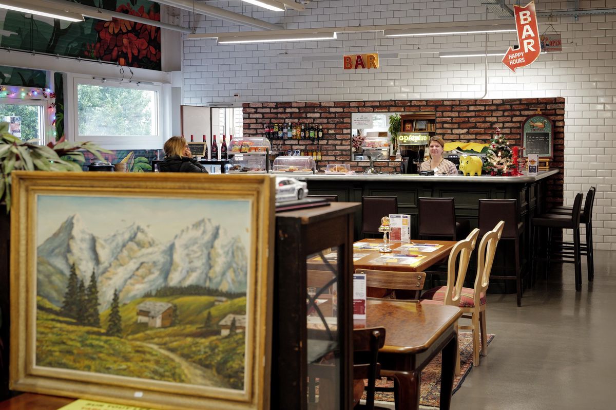 Genève, le 21 novembre 2024. Reportage à la Renfile, qui a fait peau neuve, notamment côté cafétéria, rue Alphonse Large à Meyrin.