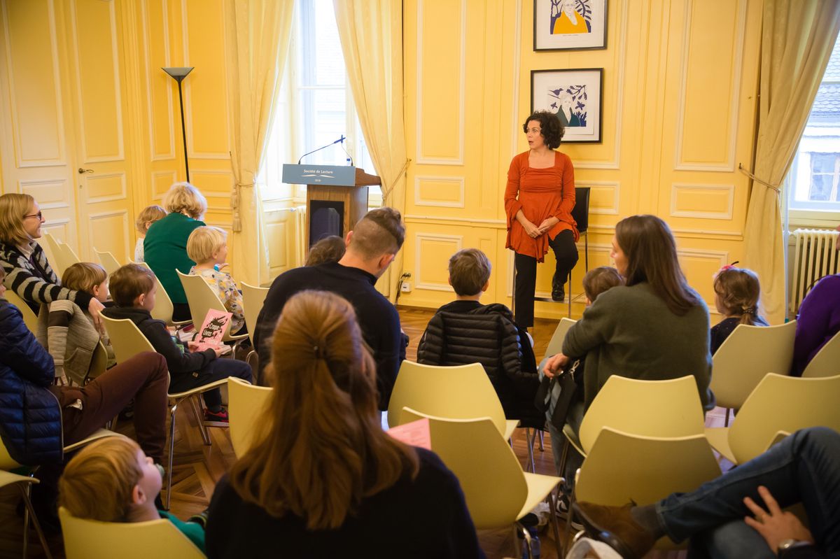 Genève, le 4 novembre 2023.
Le "Croque-Livres Festival" à la Société de Lecture.
Lecture de contes par Casilda Regueiro. 
©Frank Mentha