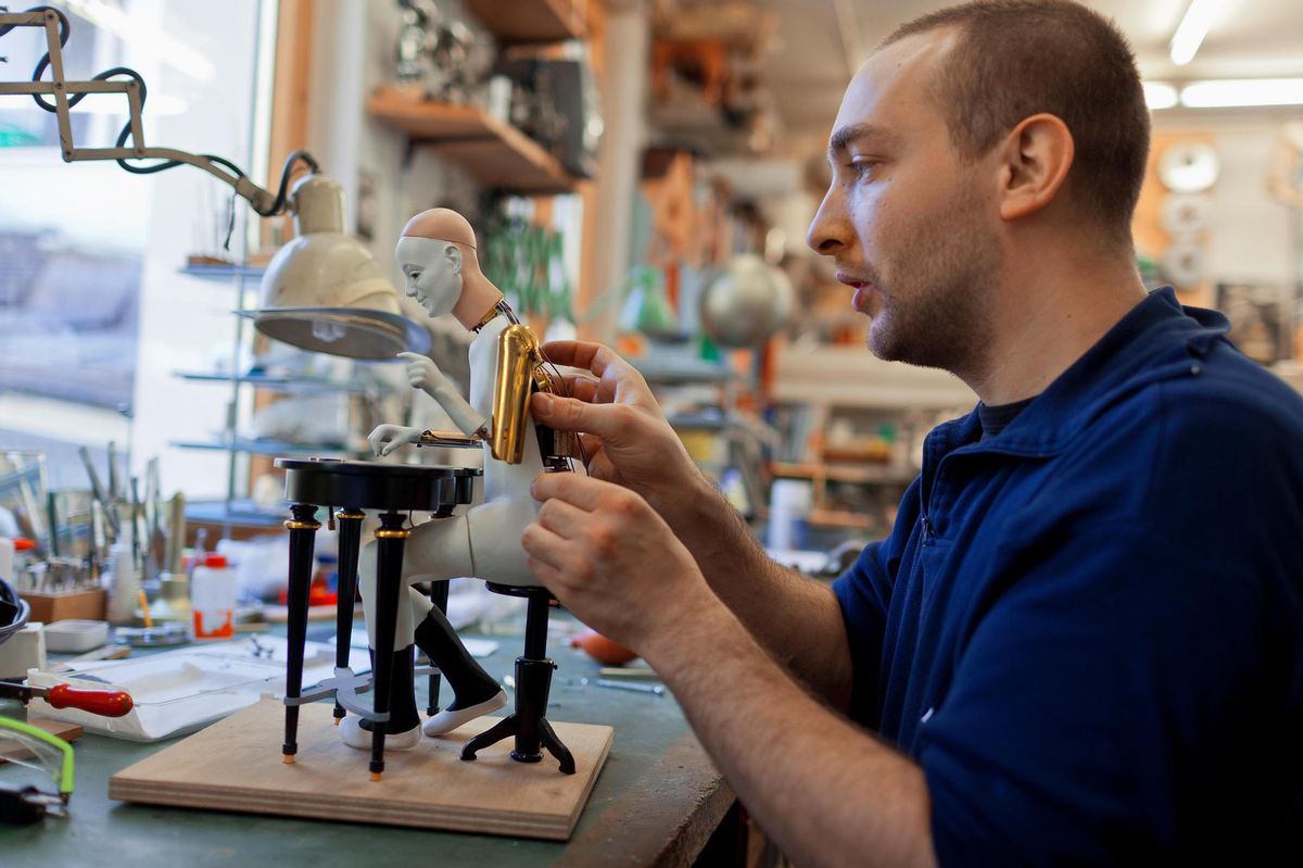 Cette inscription sur la liste représentative de l’Unesco est importante pour les artisans de Sainte-Croix/L’Auberson. Ils ne sont plus si nombreux à détenir un précieux savoir-faire, qu’ils souhaitent transmettre.