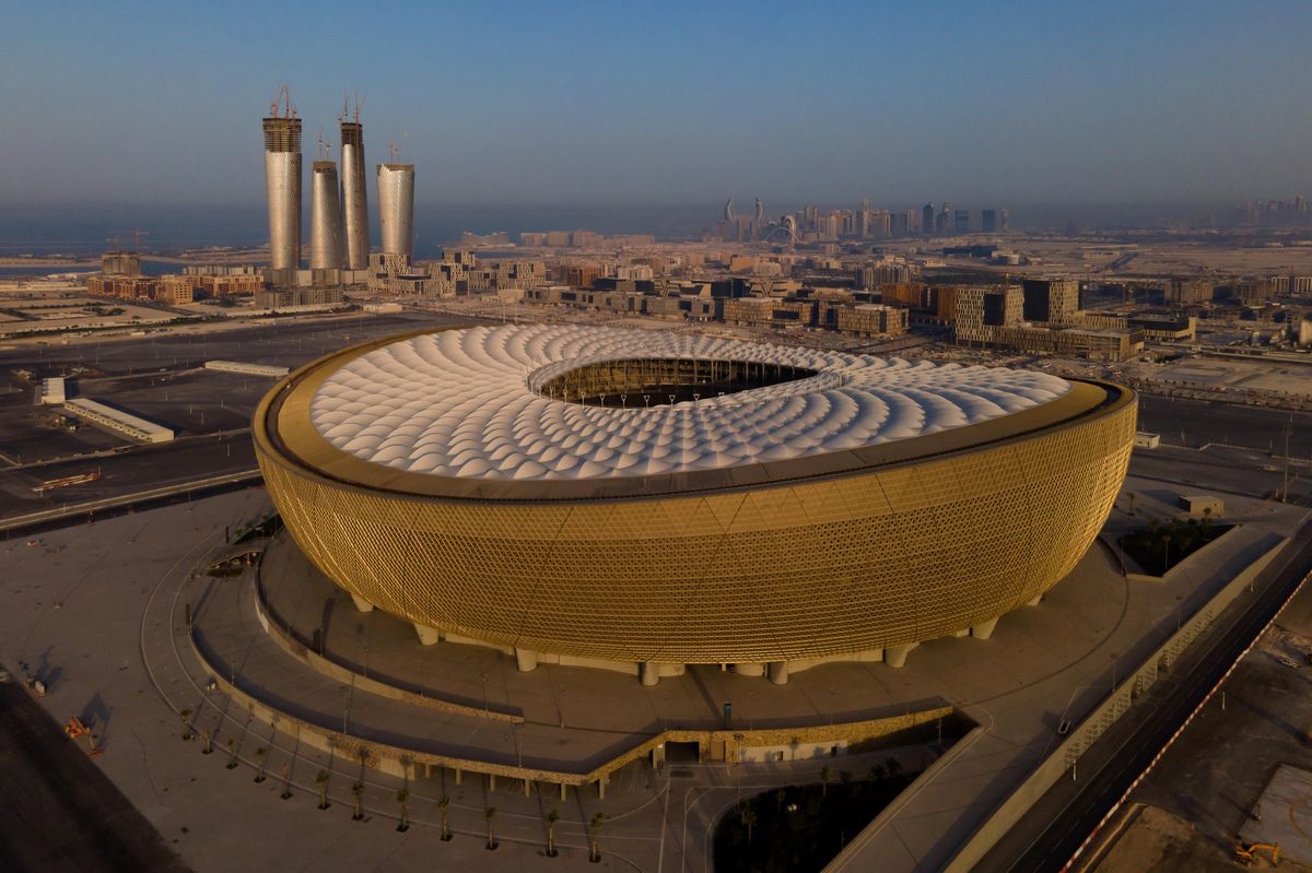 Le stade Lusail, qui accueillera le match d’ouverture et la finale de la Coupe du monde, va devenir l’emblème d’une compétition qui remue les consciences.