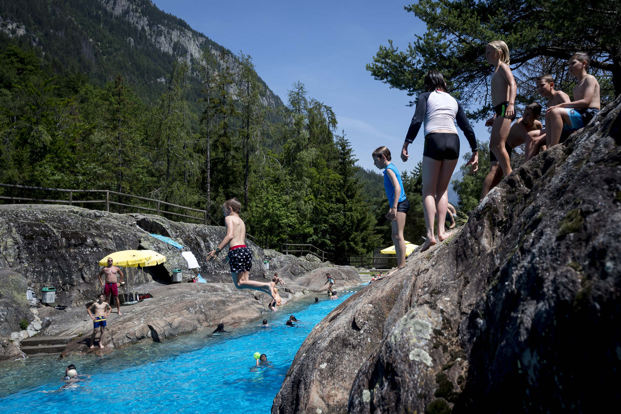 Polémique en Valais: Le burkini autorisé aux Marécottes déclenche un bras de fer politique