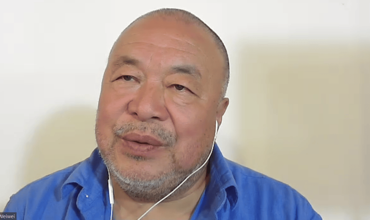 «Verbietet die Schweiz Menschen nicht, einen Schleier zu tragen und Minarette zu bauen? Und das soll Demokratie sein?» «Verbietet die Schweiz Menschen nicht, einen Schleier zu tragen und Minarette zu bauen? Und das soll Demokratie sein?»