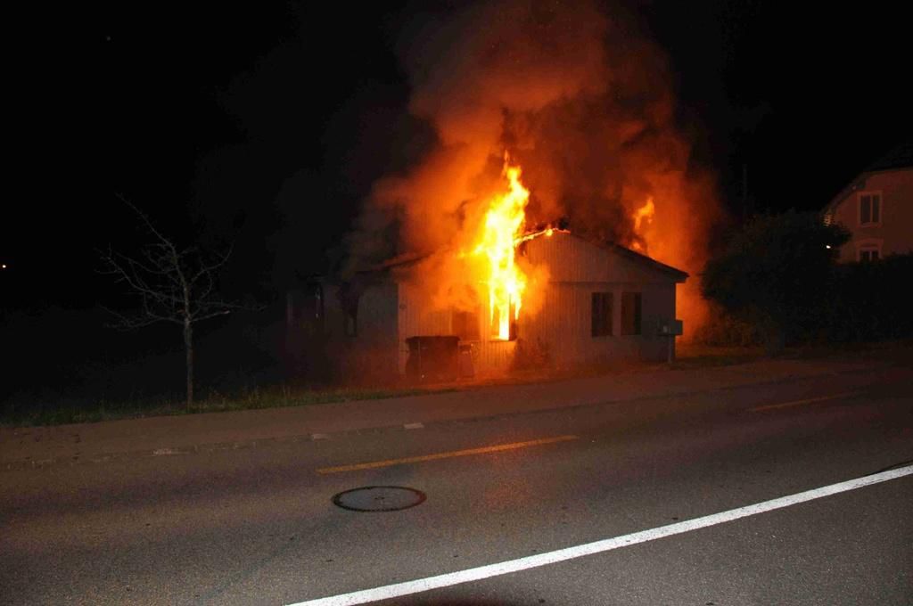 L’intervention rapide de 25 pompiers a permis de circonscrire rapidement le feu, a indiqué la police cantonale jurassienne dans un communiqué. (Photo d’illustration)
