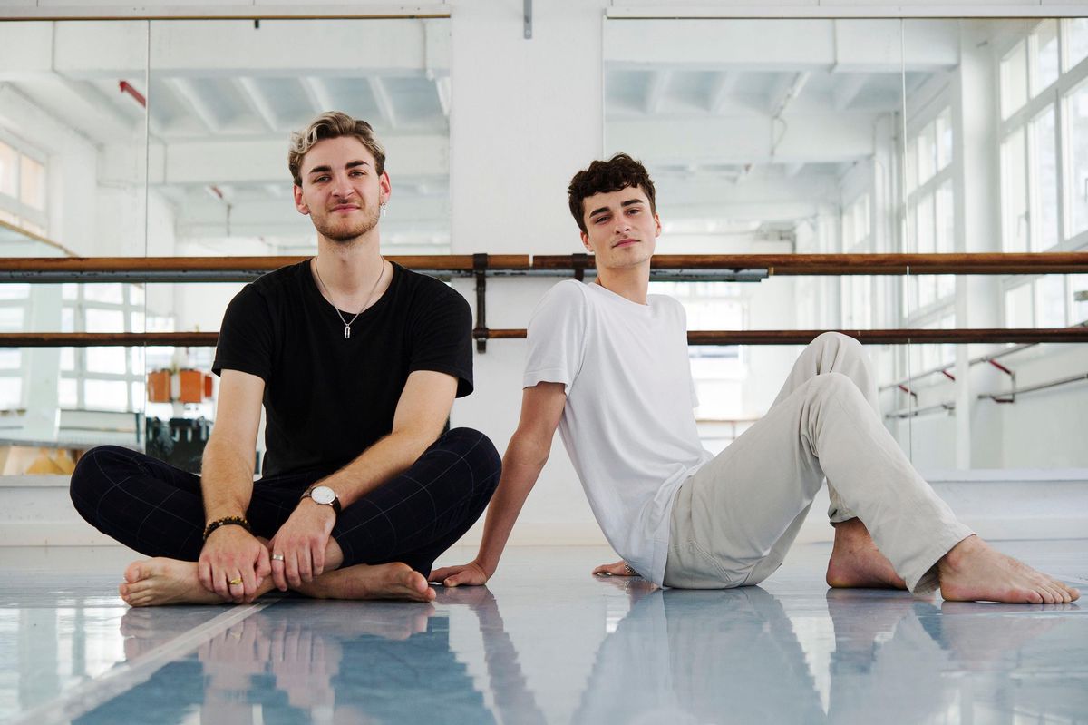 Lausanne, le 05.07.2022. Studio de danse Fusion. Deux jeunes danseurs de classique, moderne et contemporain de la filiale pro du studio, Hugo De Bernardi et Achim de la Jara.