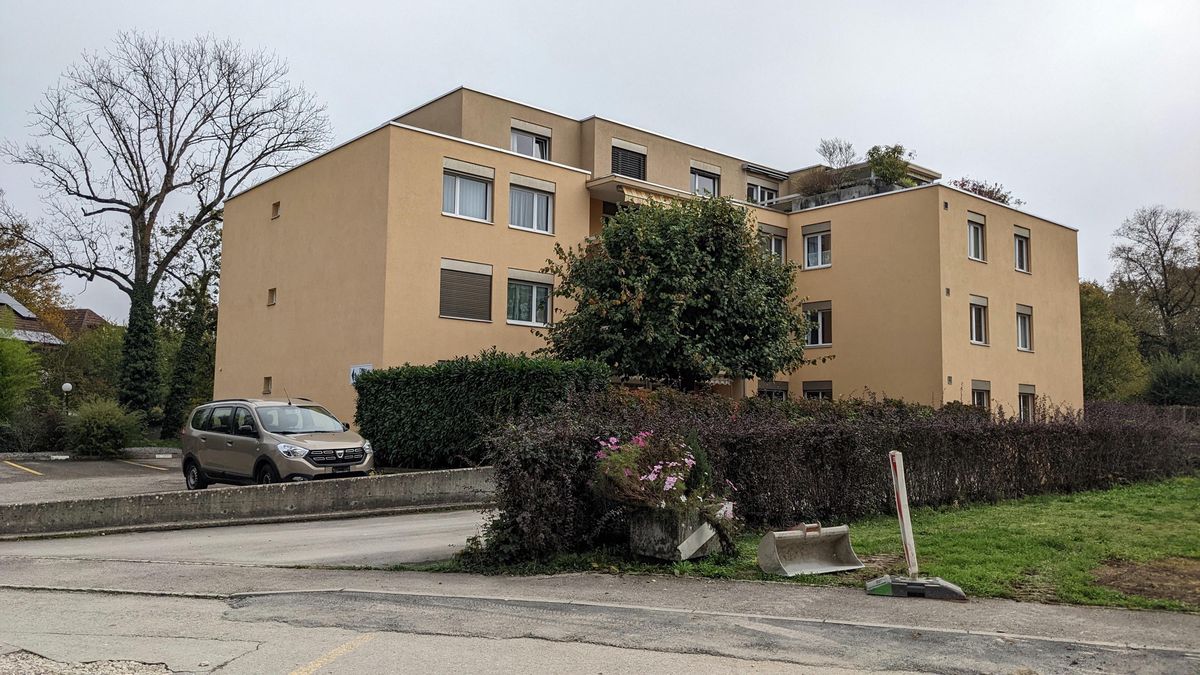 Le drame s’est déroulé devant l’immeuble où la victime réside, à Areuse, localité de Boudry (NE).