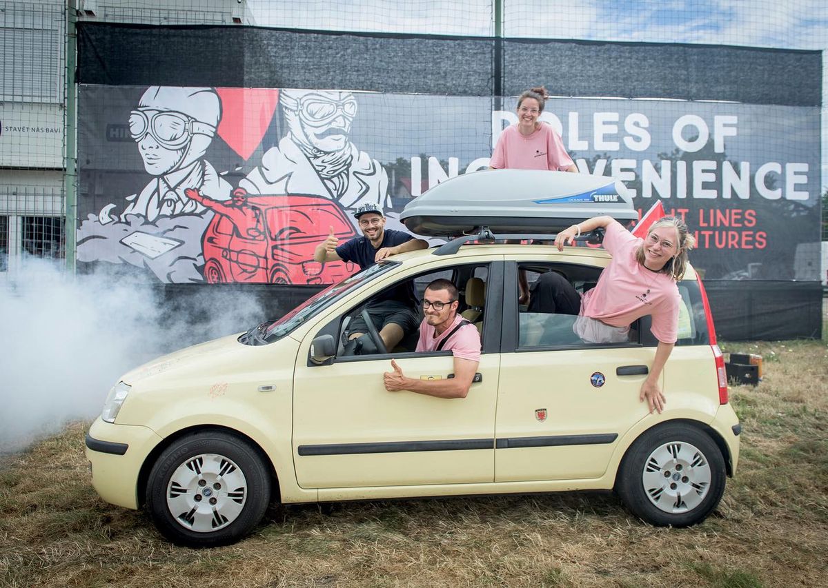 La fine équipe au départ de Prague.