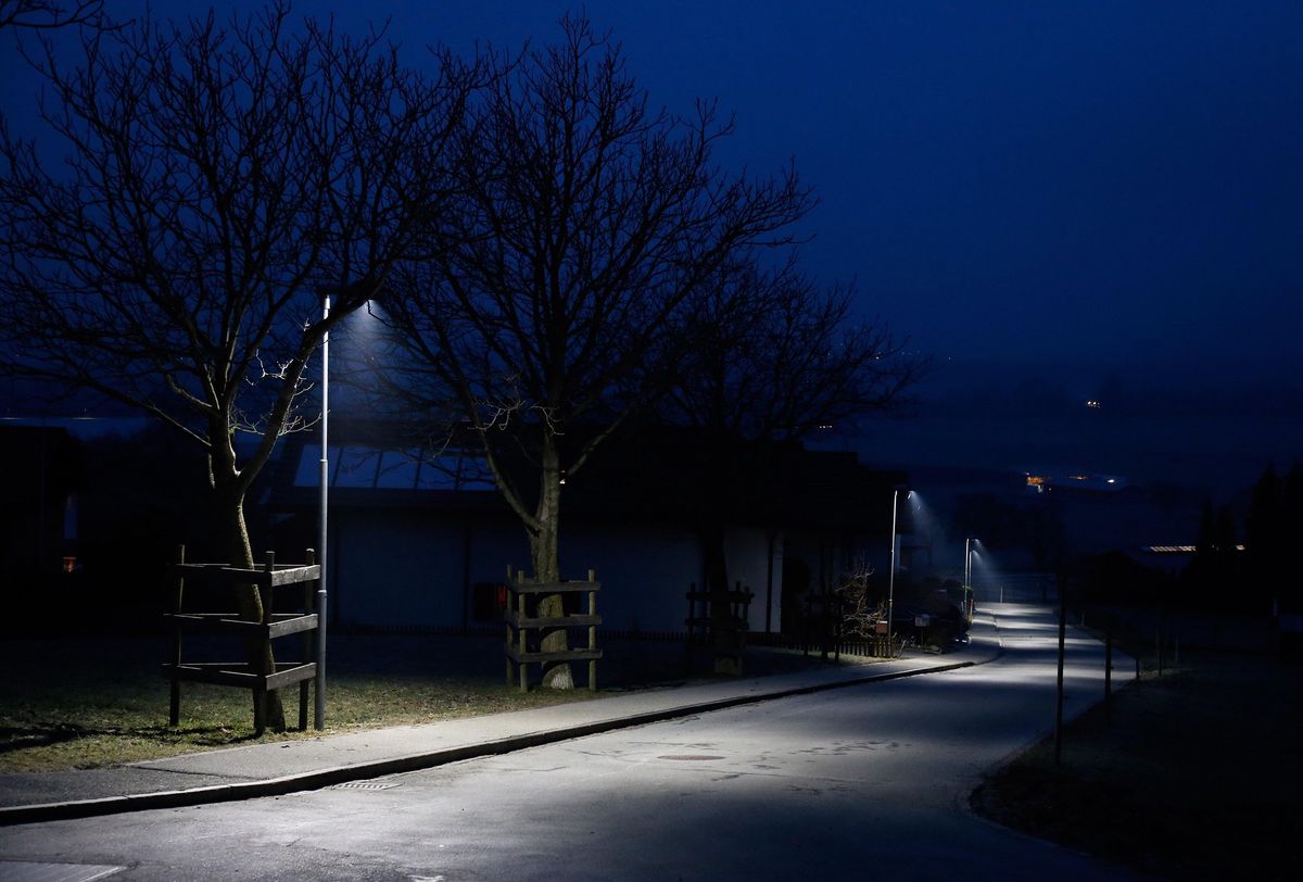 Il ne suffit pas d’appuyer sur un bouton pour plonger nos rues dans le noir (image d’illustration).