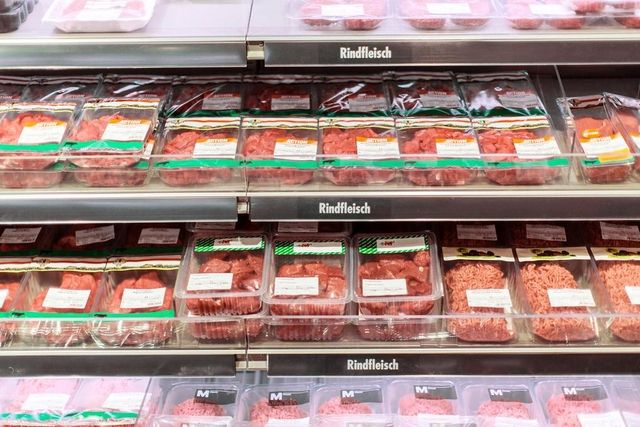 La viande de bœuf reste prisée en Suisse et les importations augmentent rapidement.